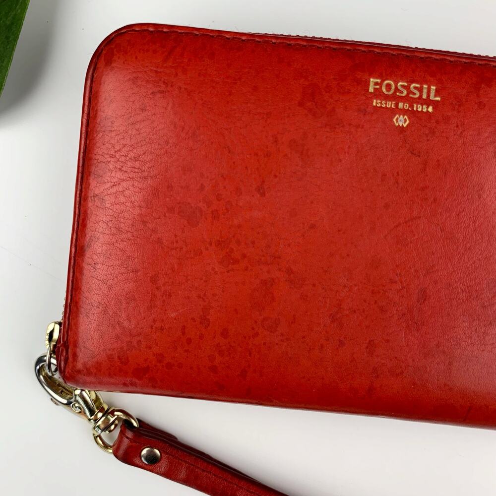 Fossil Red Leather Wallet Zip Around Wristlet Strap - Picture 3 of 8